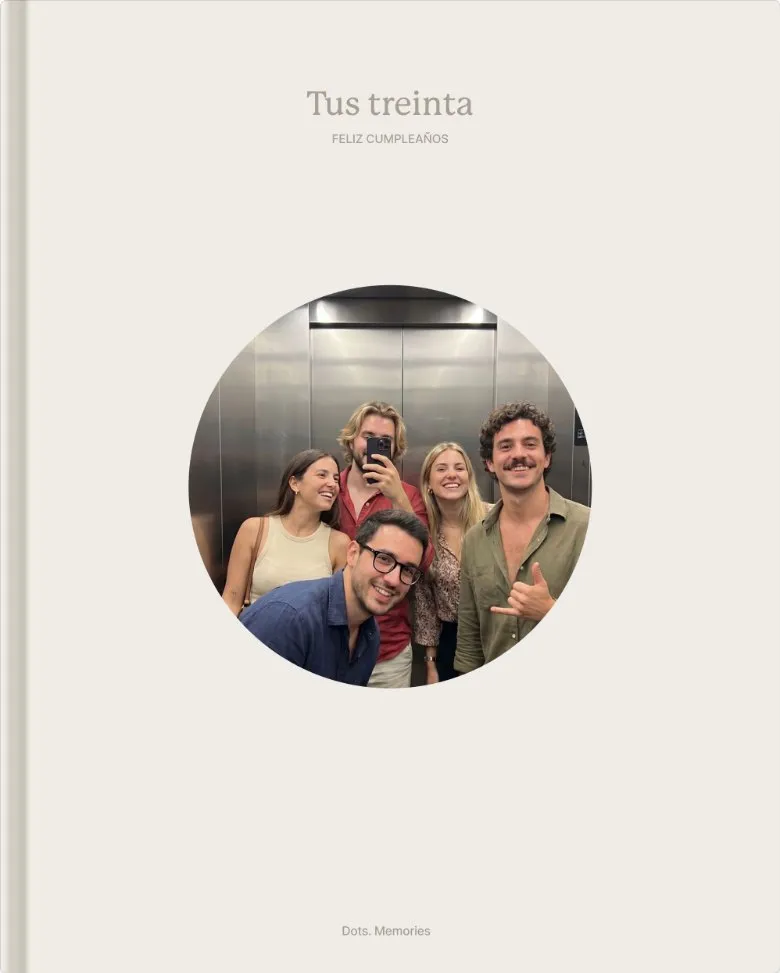 An album where each person leaves their chapter: their video, their photos and their words.